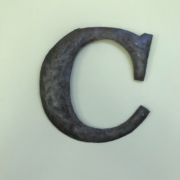 'C' WALL METAL RUSTIC DECOR - Picture 5 of 6
